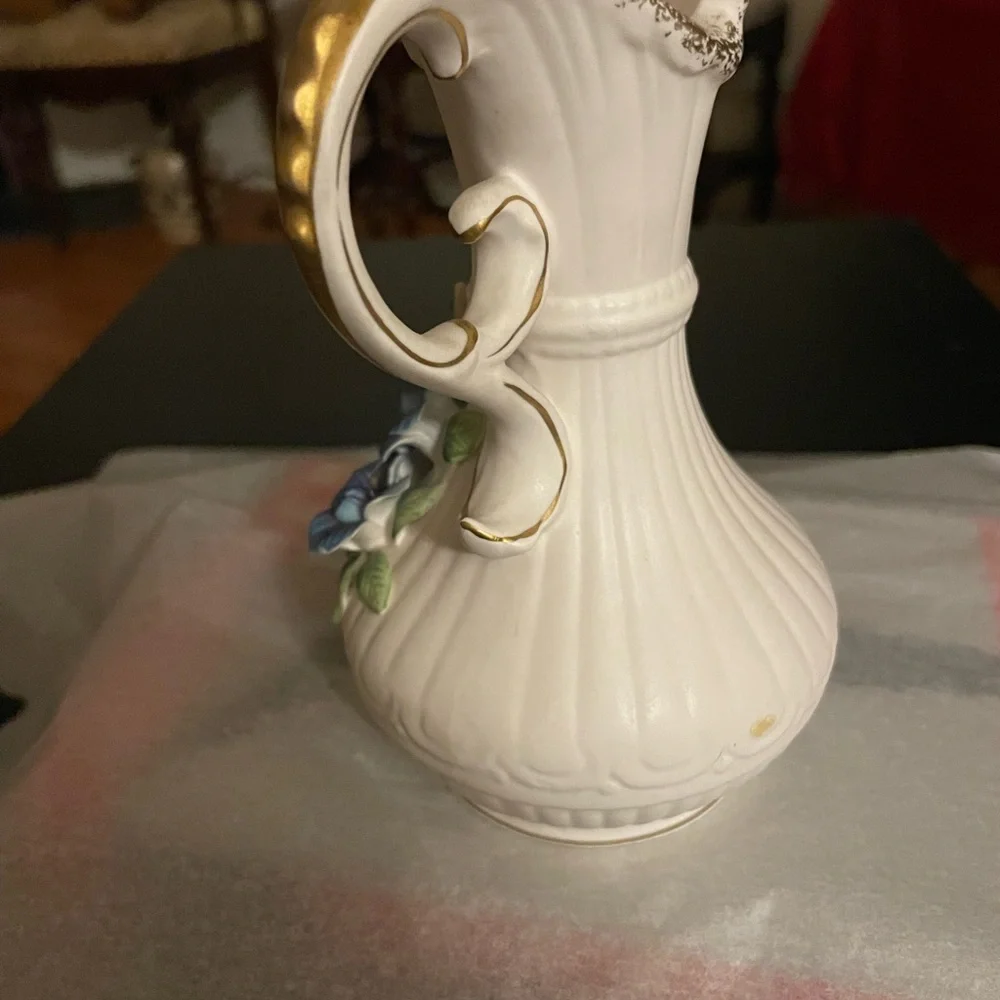 Lovely Victorian Capodimonte Style pitcher/vase - Picture 7 of 9